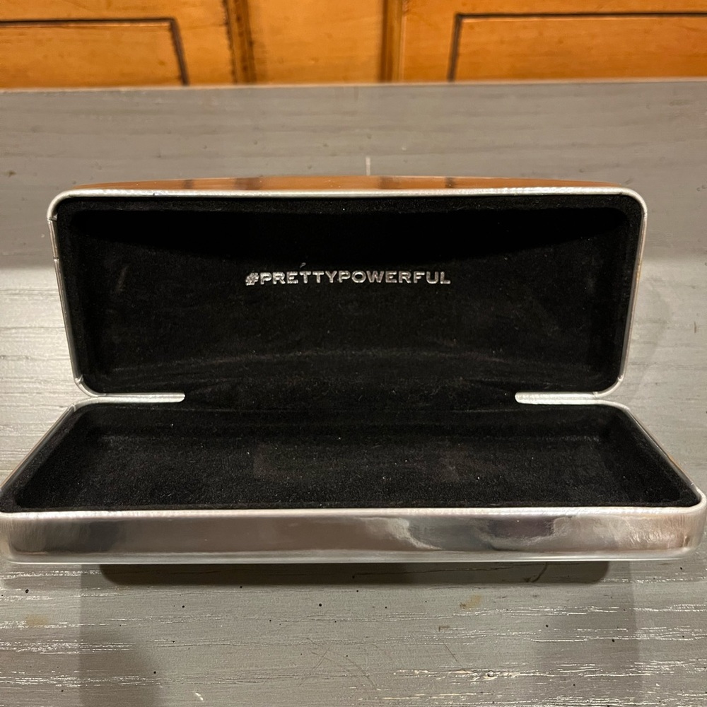 Bobbi Brown Eyeglasses Case - Picture 9 of 9